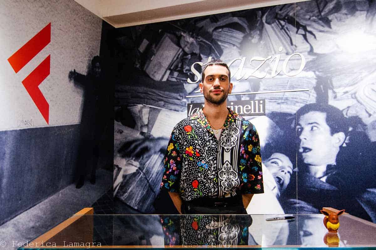 Mahmood incontra il pubblico alla Feltrinelli di Napoli