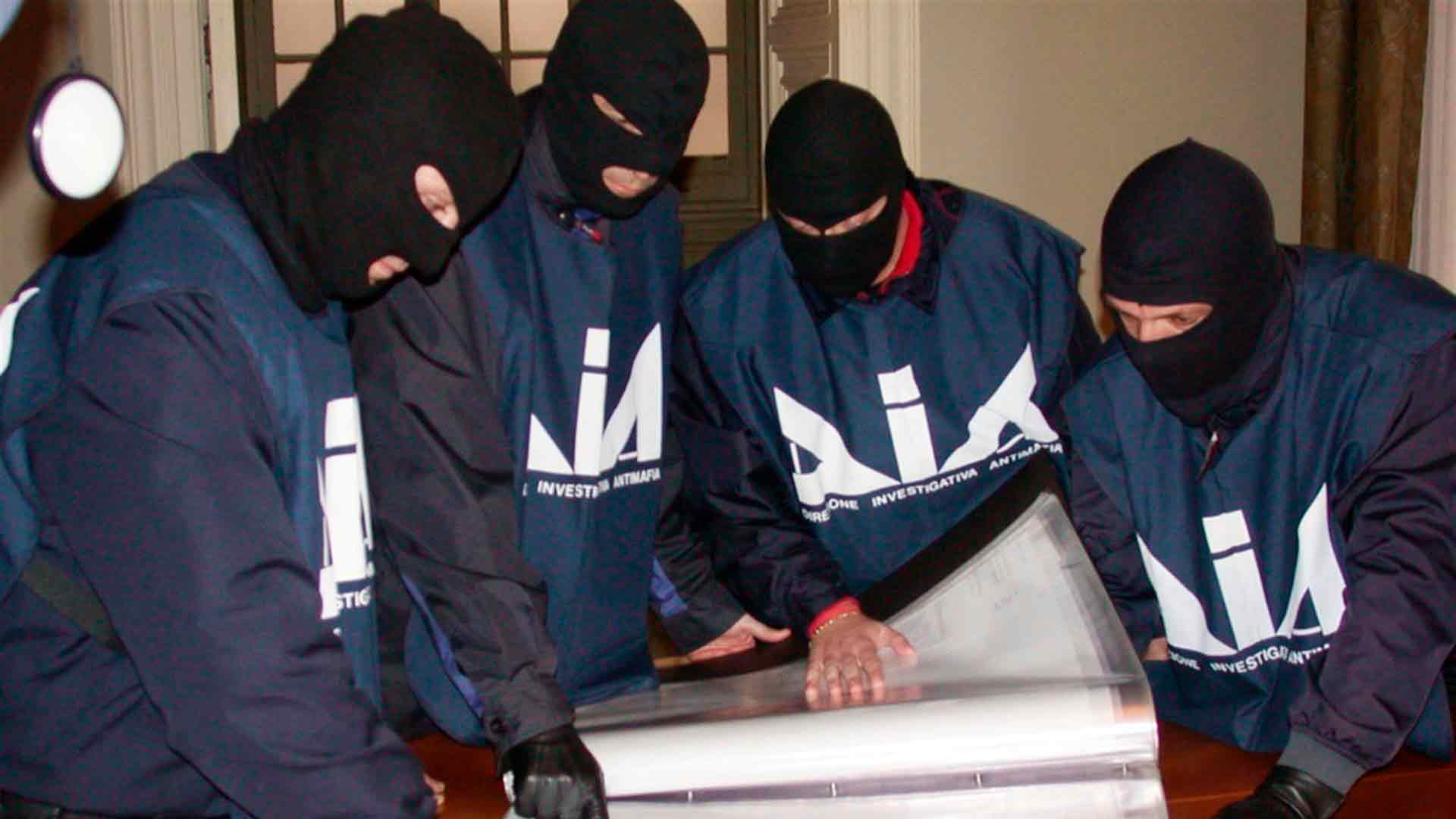 Giugliano, 7 arresti nel Clan Mallardo: imponevano il pizzo agli imprenditori