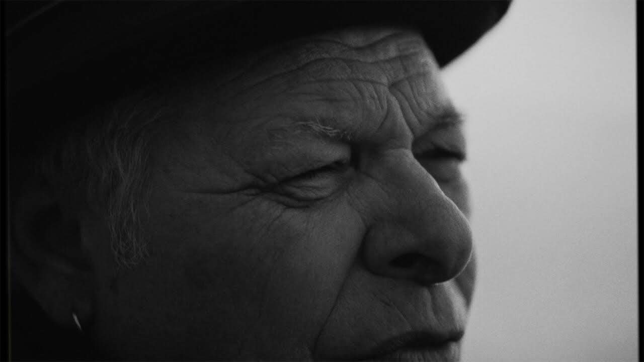 Enzo Gragnaniello presenta " 'A delinquenza "