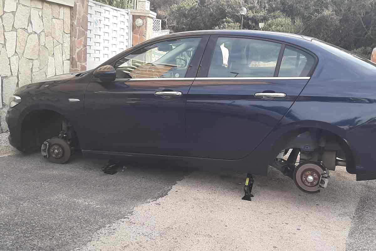 Pinetamare: ancora furti ed atti vandalici