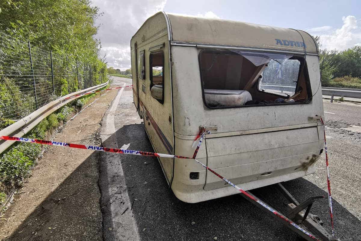 informareonline-discarica-roulotte