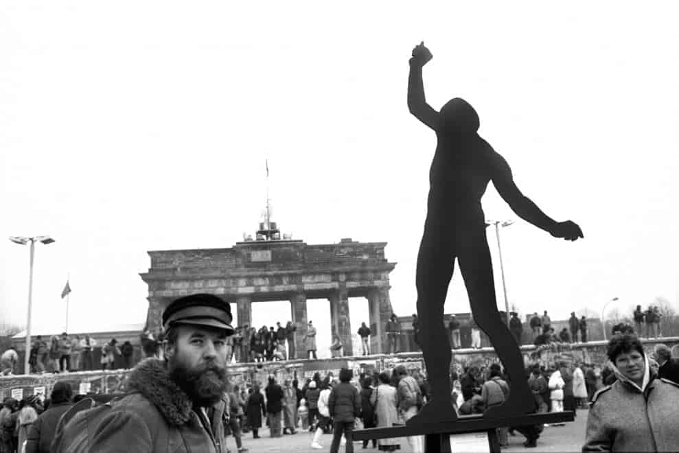 Berlino 1989: frammenti di muro-persone