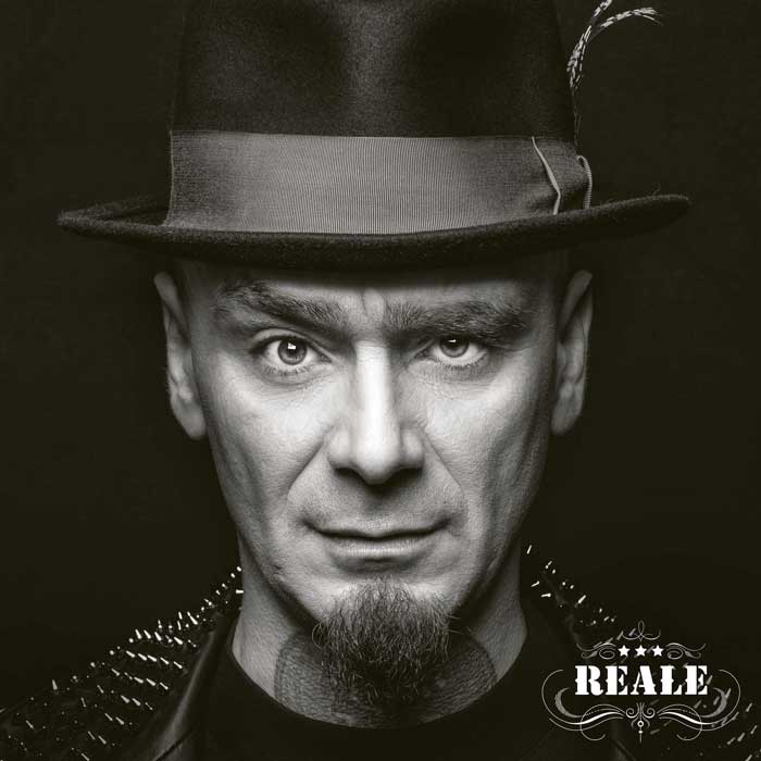 J-Ax presenta "Reale" al Centro Commerciale Campania