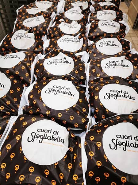 “Cuori di sfogliatella” con il Comune di Napoli per il progetto “InsiemeMaiSoli”.