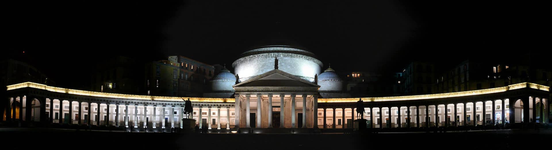 Teatro San Carlo: Piazza Plebiscito 2020