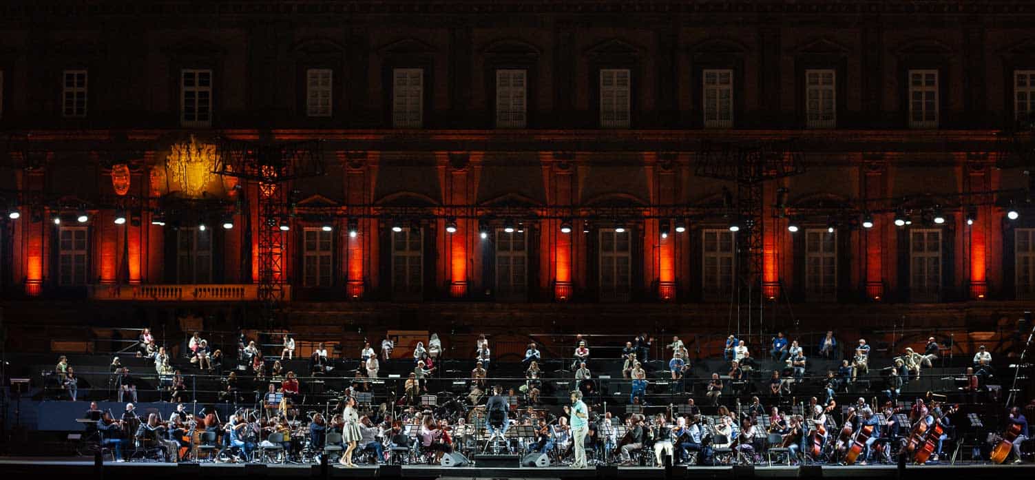Successo in Piazza Plebiscito: l'evento del Teatro San Carlo ammirato in tutto il mondo