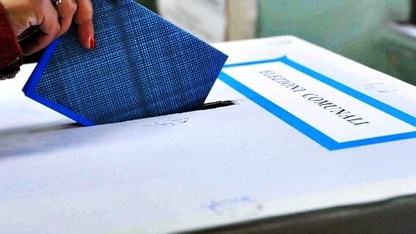Pd-M5s, vittoria ai ballottaggi di Giugliano e Pomigliano