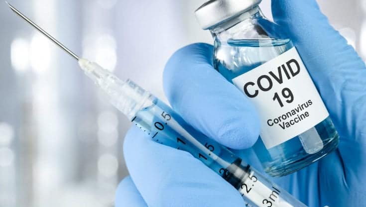 Aifa, sospensione precauzionale del vaccino AstraZeneca