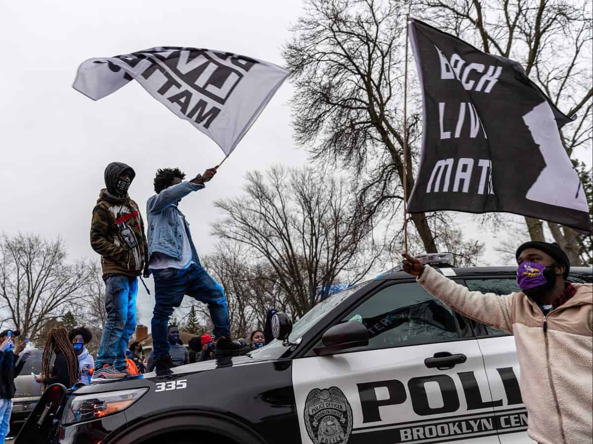 Polizia spara e provoca la morte di un ragazzo nero a Minneapolis: nuove proteste