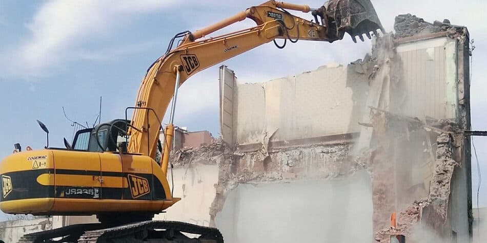 Emessa un'ordinanza di demolizione a Castel Volturno