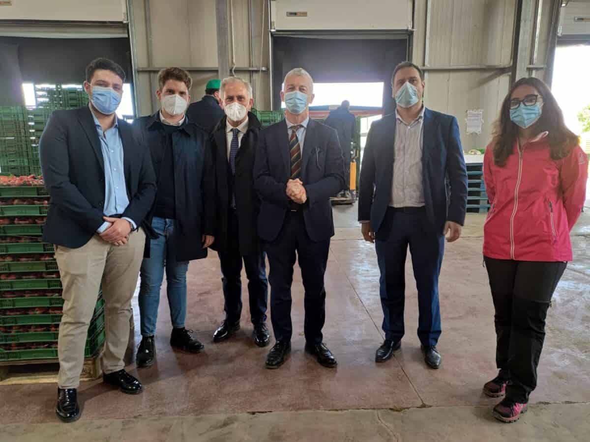 Giugliano, sopralluogo di Nicola Grimaldi e del senatore Nicola Morra