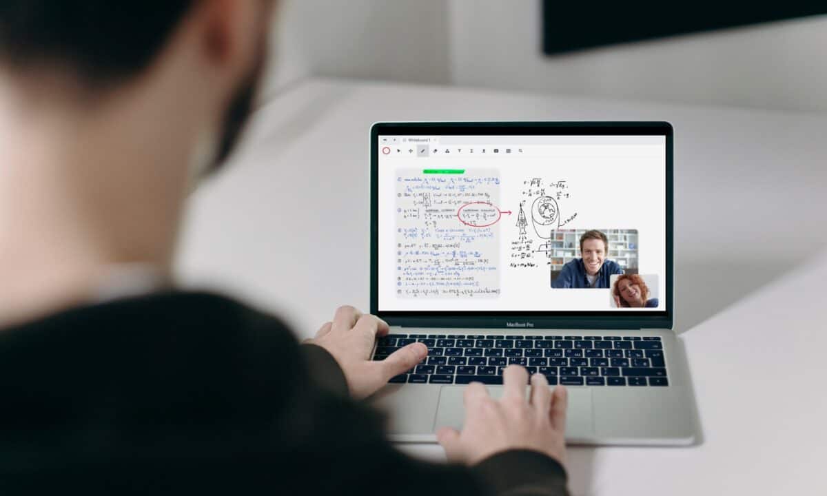 Schoolr - finito l'anno della Dad, comincia l'estate delle ripetizioni online