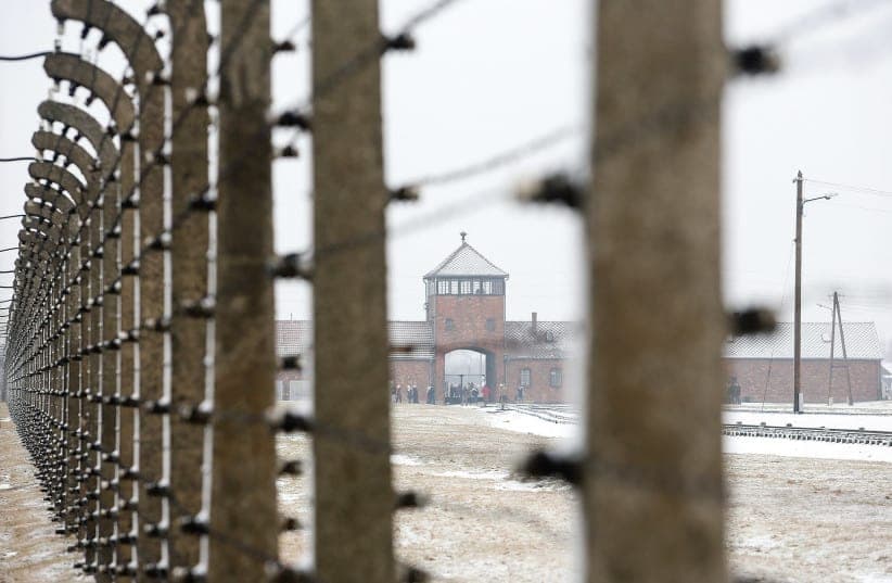 Baracche del campo nazista di Auschwitz-Birkenau: trovati graffiti antisemiti
