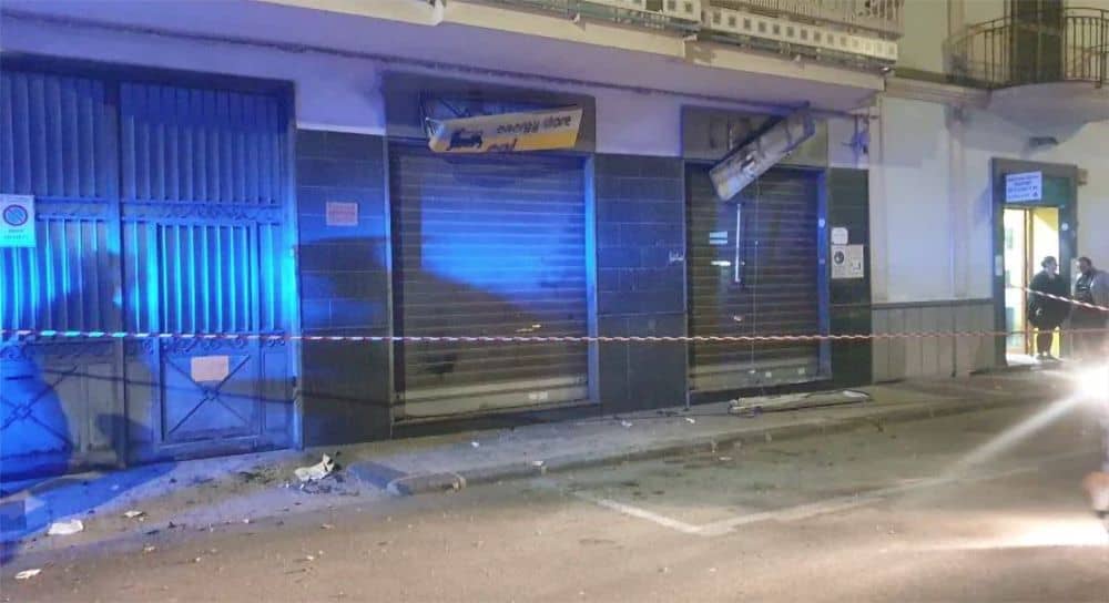 Giovani affascinati dai baby boss: così la camorra mangia Napoli e provincia