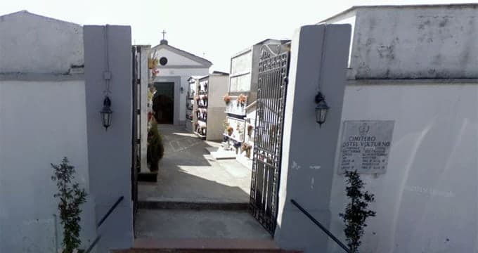 Castel Volturno, degrado al nuovo cimitero: la denuncia dei cittadini