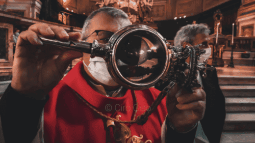 Il sangue di San Gennaro non si è sciolto: il reportage dal Duomo di Napoli