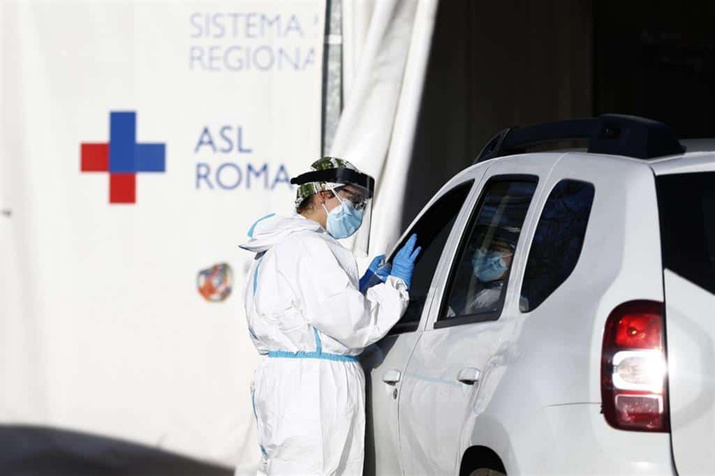 Stop quarantena per i vaccinati, Super pass per il trasporto pubblico: pronto il decreto del Governo