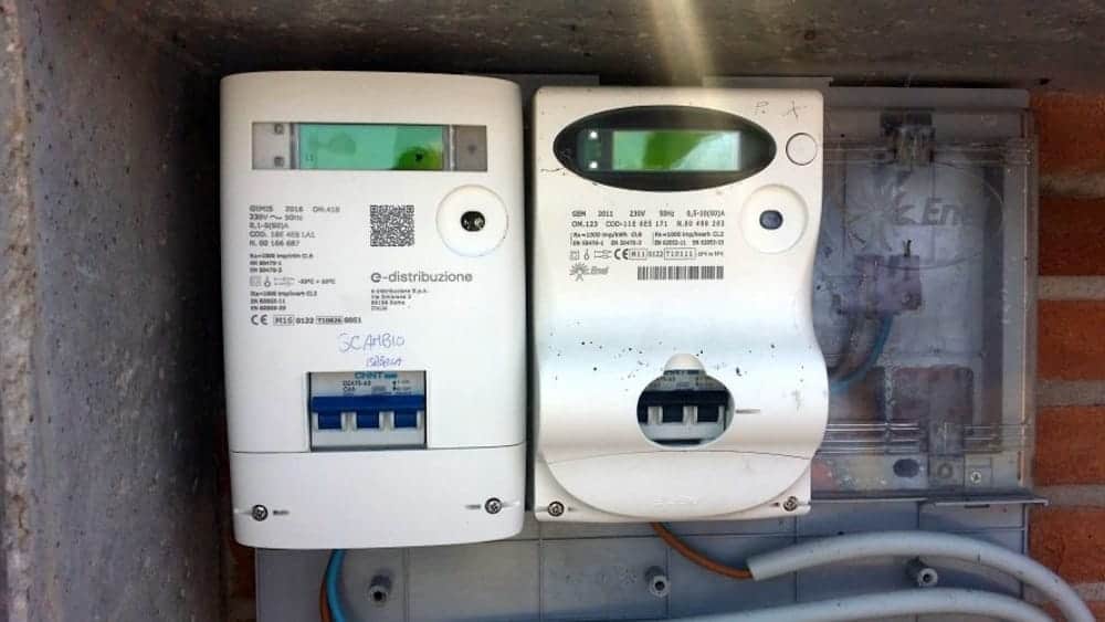 Castel Volturno, blackout elettrici e allacci abusivi: aperta un'indagine