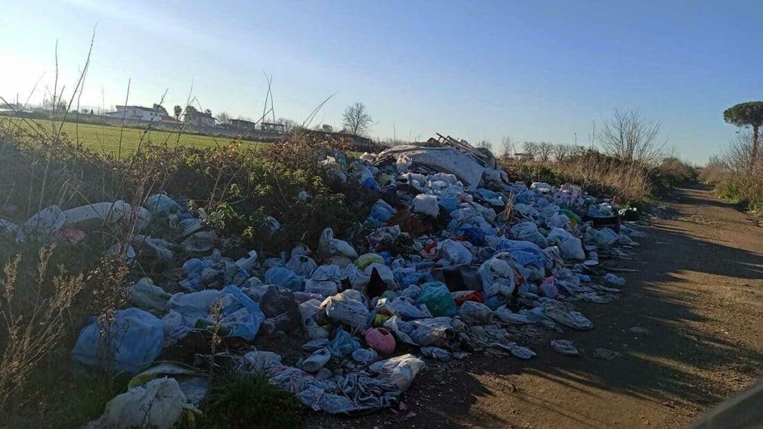 Segnalata una nuova discarica abusiva di rifiuti a San Cipriano d'Aversa