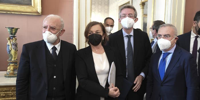 Napoli, firmato il patto per la sicurezza e lo sviluppo della Città