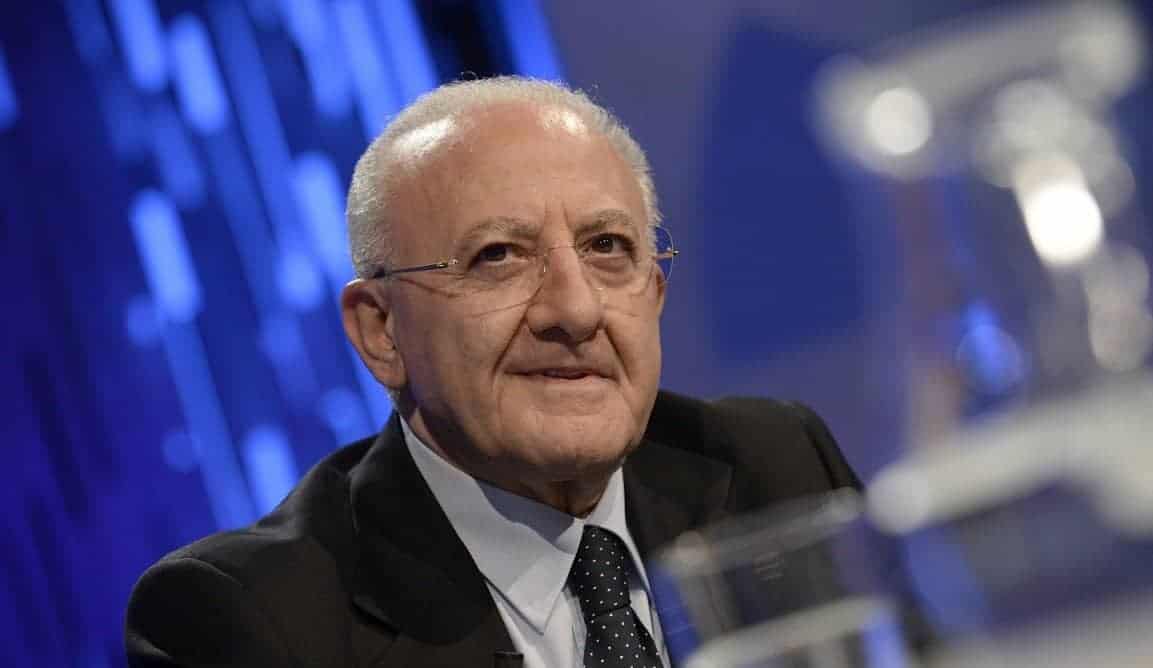 Furia De Luca: «Il governo Draghi parla, la Regione Campania fa»