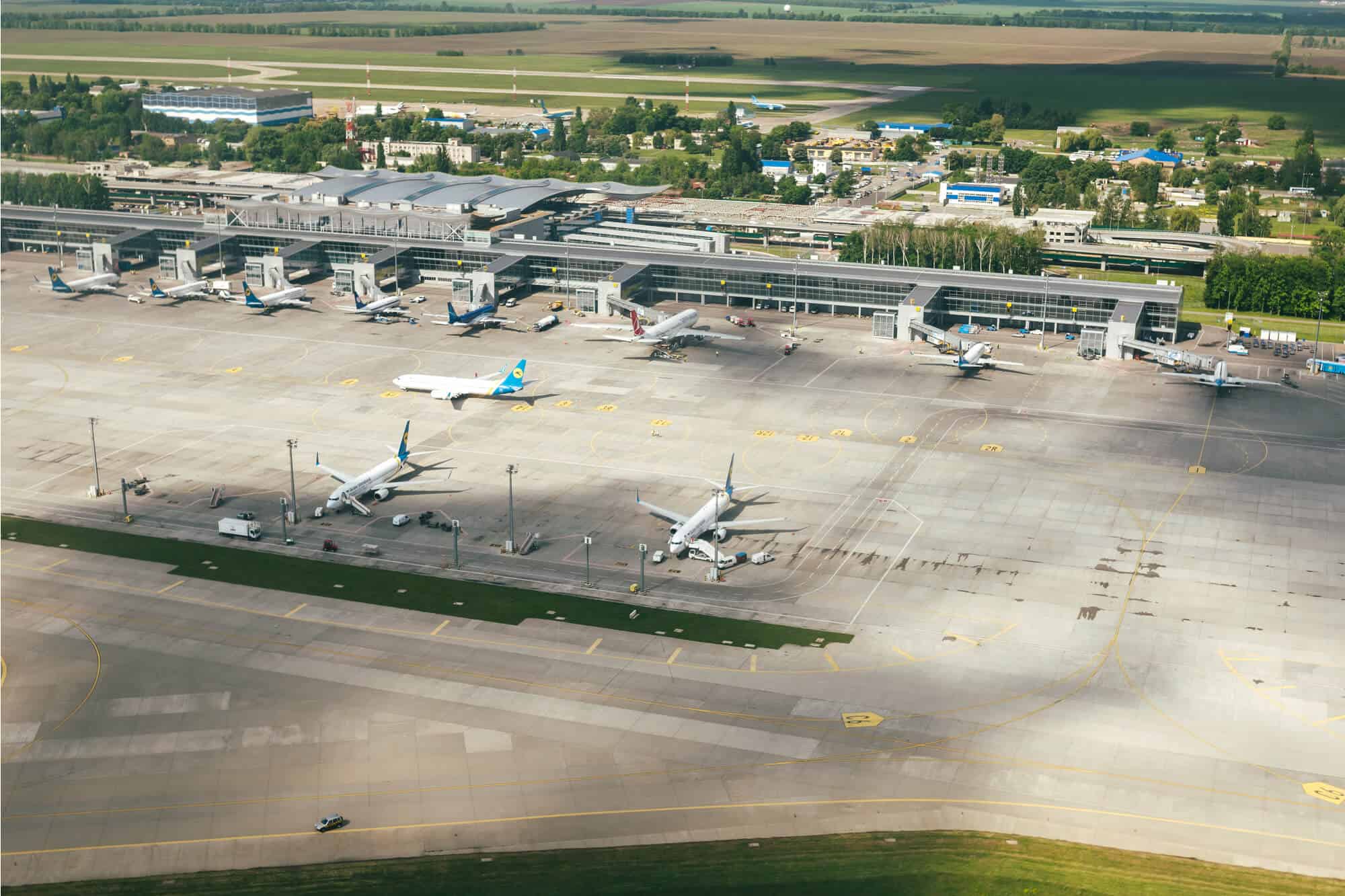 Kiev, la Russia tenta di conquistare l'aeroporto della capitale ucraina