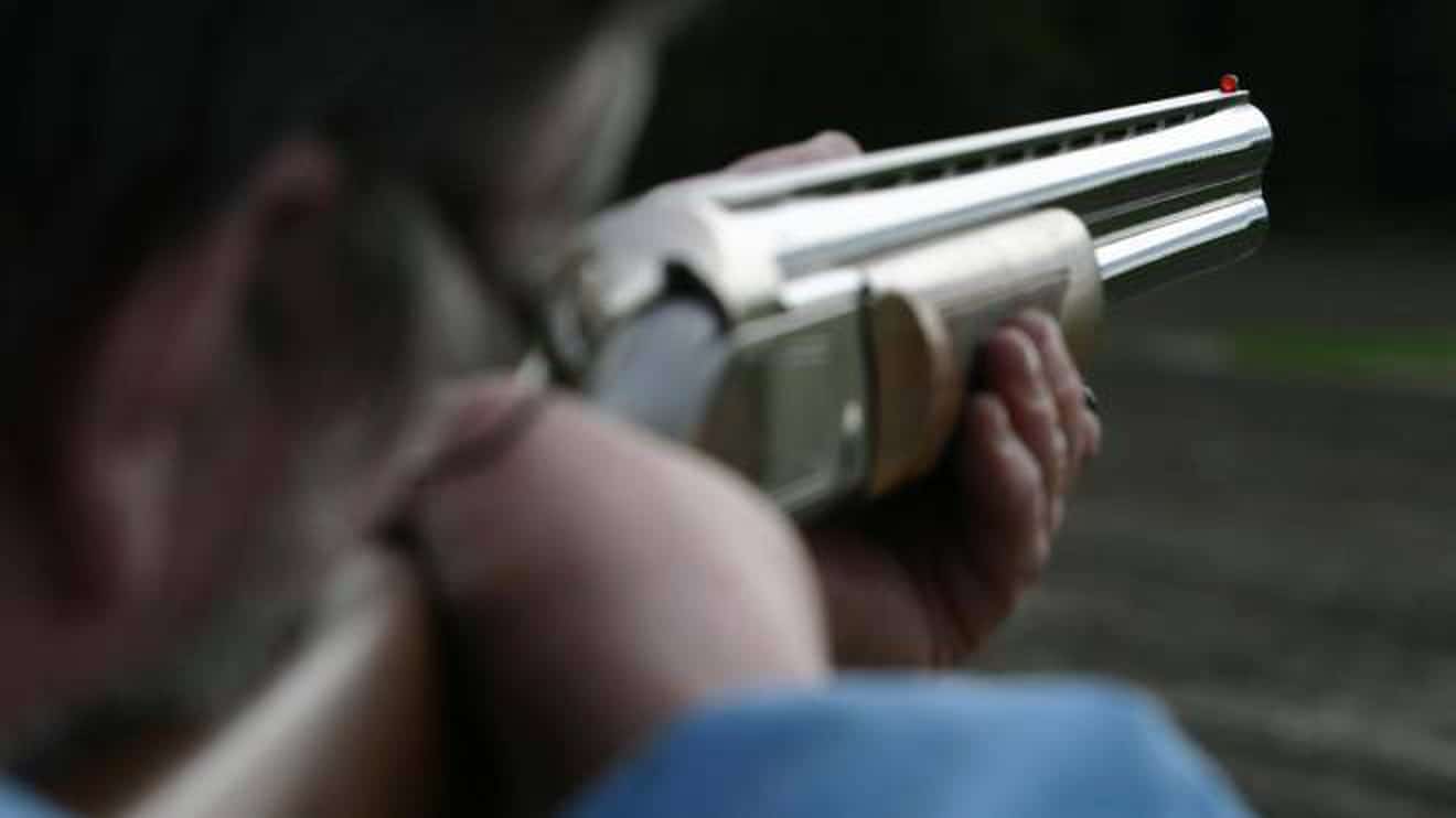 Castel Volturno: uomo sorpreso a sparare ad uno stormo di piccioni