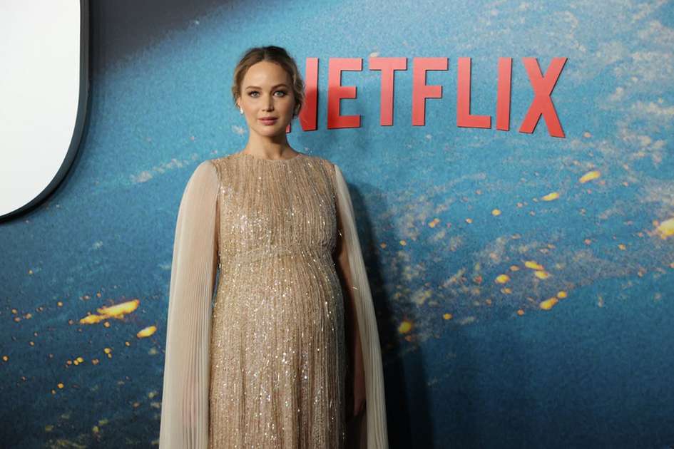 Tanti Auguri JLaw: la ghiandaia imitatrice diventa mamma