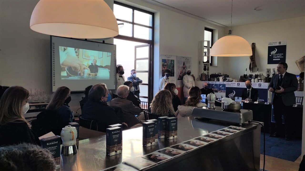 Inaugurata Accademia del Caffè Napoletano: lezioni tra profumi e storia