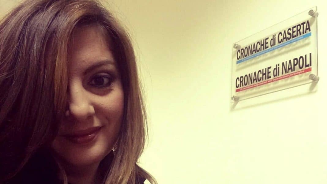 "Ti devo sparare 10 colpi": la minaccia della camorra alla direttrice di Cronache