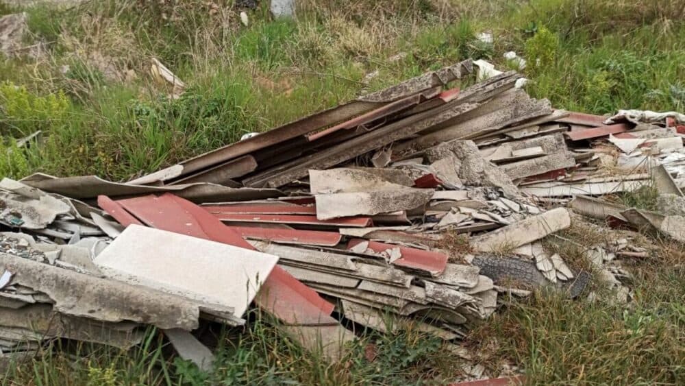 Casal di Principe: ritrovati amianto e residui di rifiuti speciali su campi coltivati