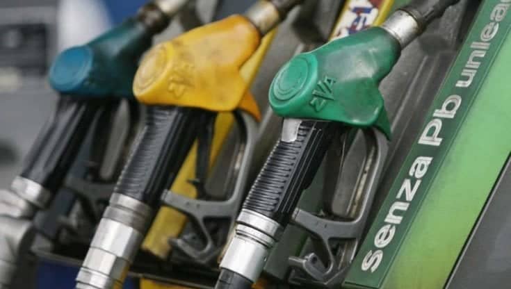Bonus benzina e bollette, l'ipotesi del governo per sostenere i redditi