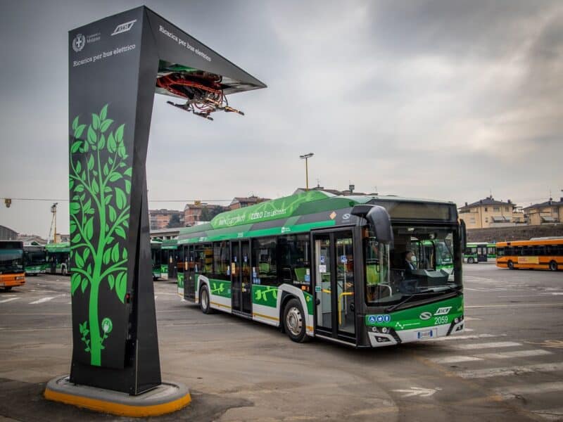 Smart City Napoli Nord: bus elettrici per i Comuni nel progetto entro il 2026