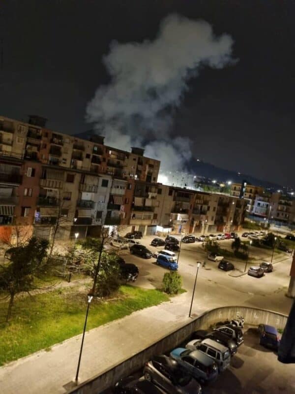 Bomba nella notte tra Ponticelli e Cercola. Le faide di camorra seminano panico e tensione nella periferia orientale di Napoli