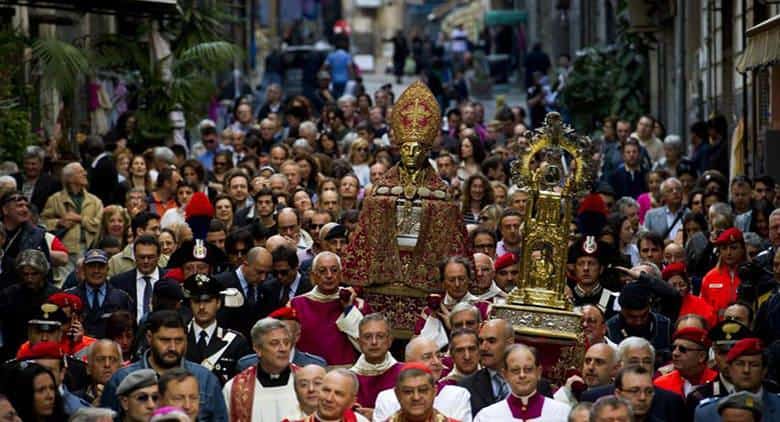 Napoli, processione di San Gennaro: si attende il miracolo di maggio