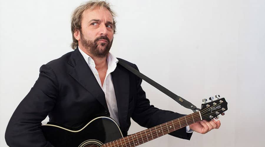 Castel Volturno, concerto abusivo di Tony Tammaro: denuncia per il titolare del lido