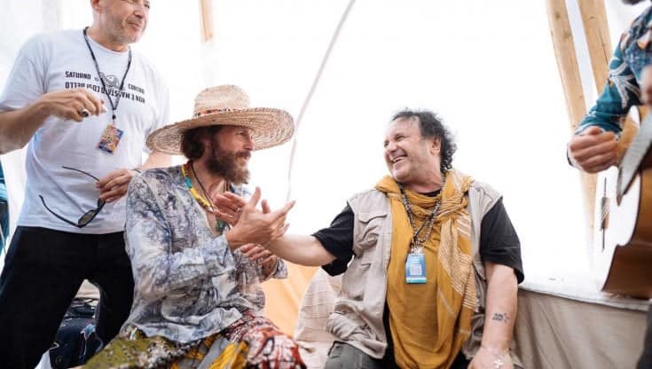 Corpo a Corpo: la nuova collaborazione tra Enzo Avitabile e Jovanotti