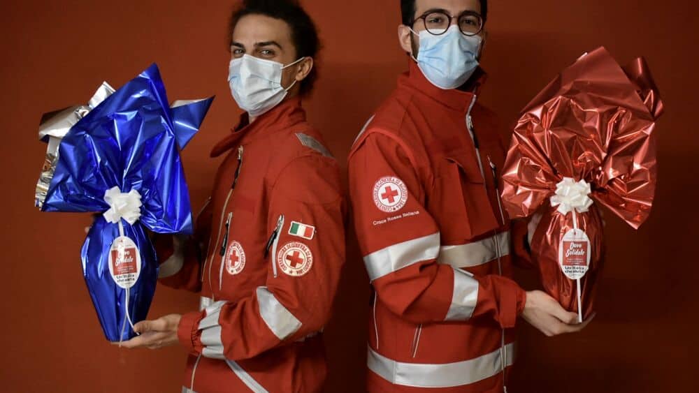Caserta, la Croce Rossa dona uova di Pasqua ai bimbi ucraini