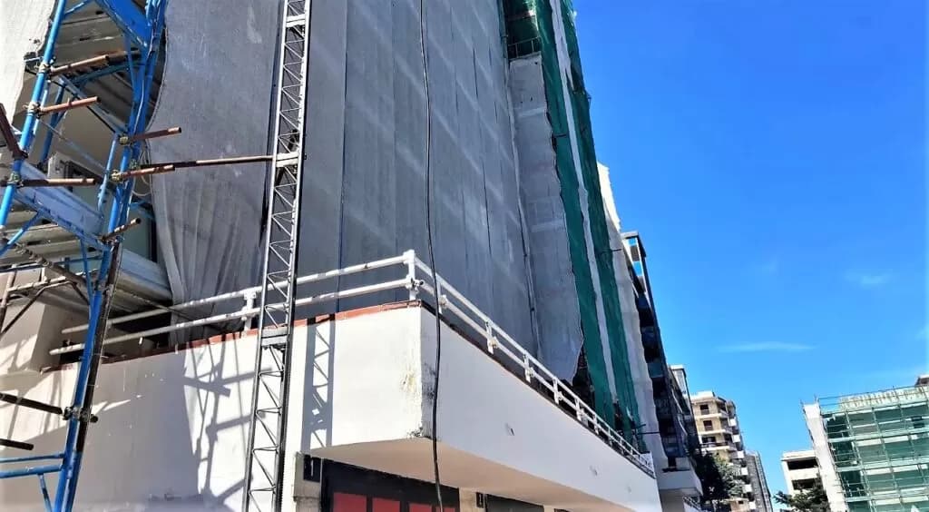 Napoli, esplosioni a Via Duomo: ipotesi racket