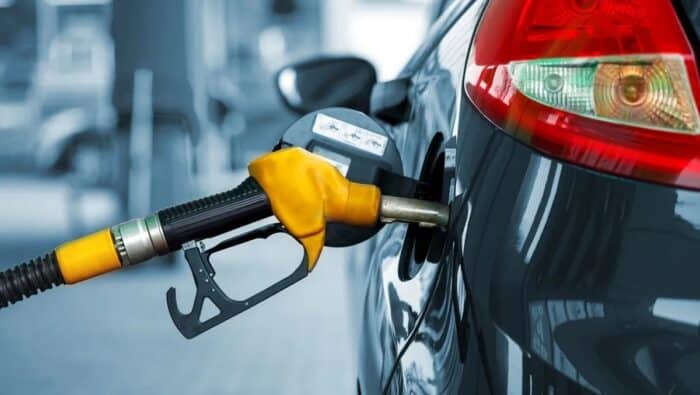 Ancora tagli alla produzione petrolifera, salgono prezzi benzina e diesel