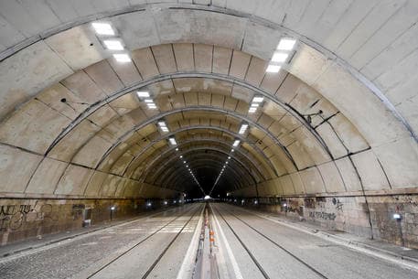 Napoli, Galleria Vittoria: tunnel chiuso per due notti