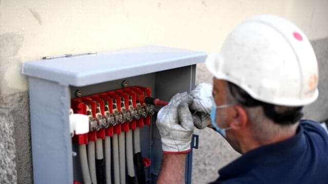 Blackout in case ed uffici: città per ore senza corrente elettrica