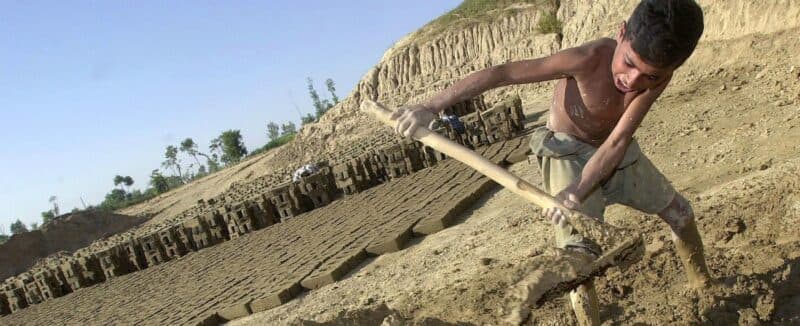 Casoria, 15enne ucraino sfruttato in un cantiere edile