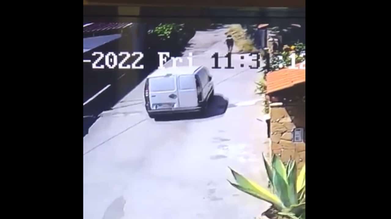 Napoli, un furgone semina il terrore: tre feriti ed un morto