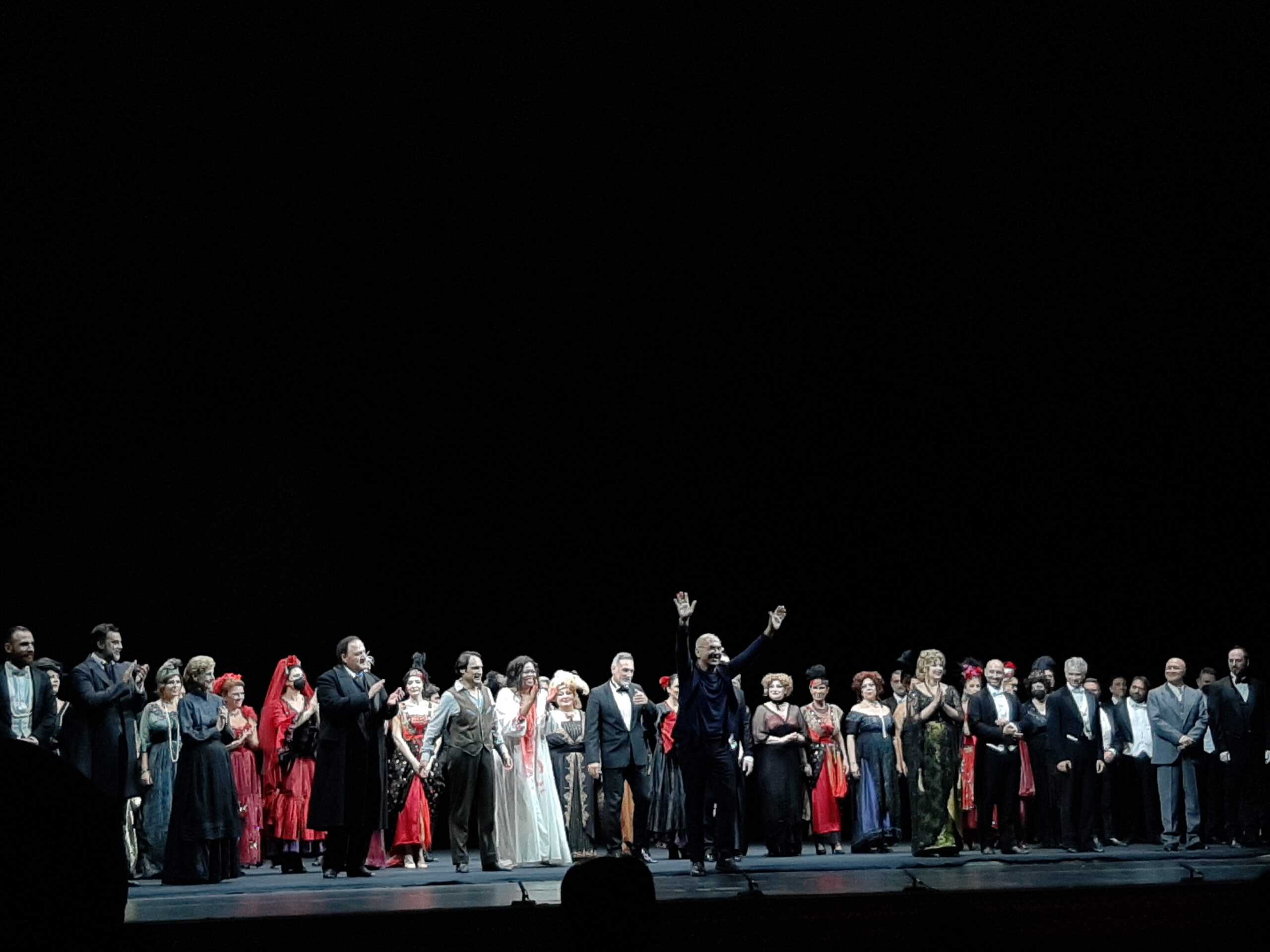 informareonline-teatro-san-carlo-standing-ovation-per-la-traviata-con-regia-di-ferzan-ozpetek
