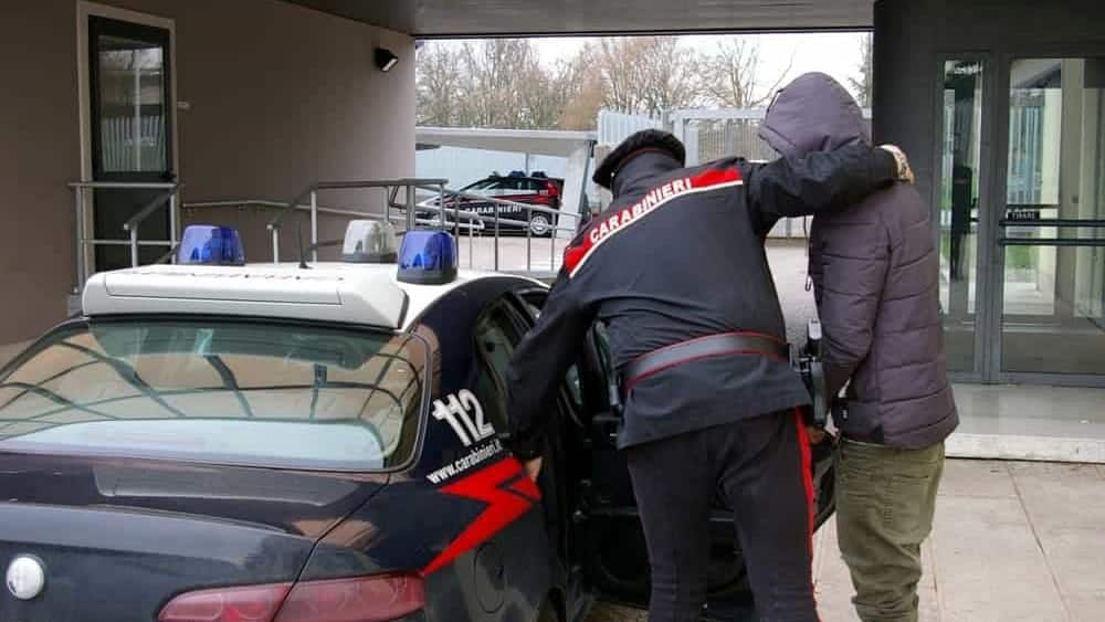Castel Volturno: picchia la compagna, la caccia fuori di casa con figlie minori, 45enne arrestato