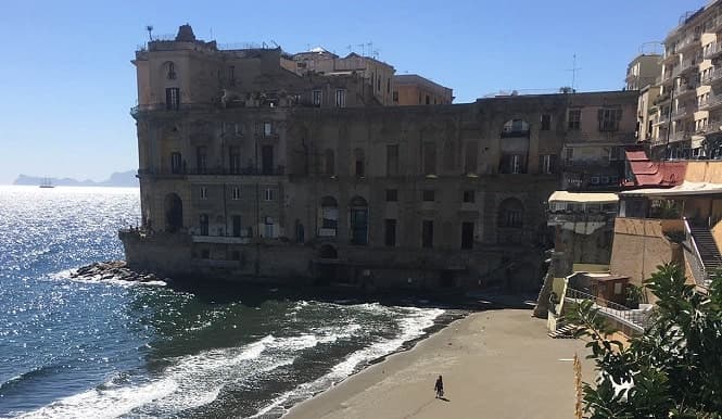 Lidoo: un'app per prenotare le spiagge libere di Napoli