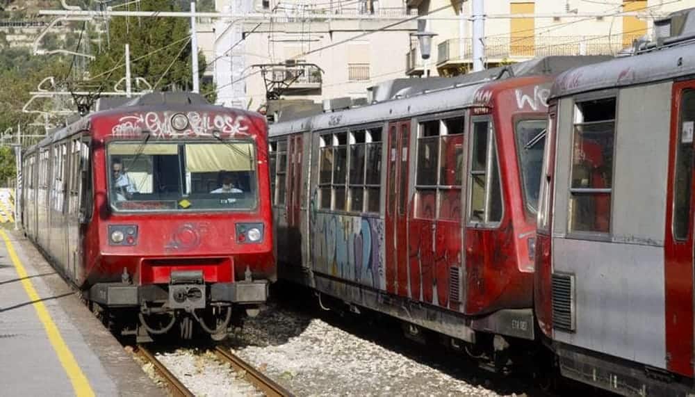Disagi Circumvesuviana: porta non si chiude, treno fermo a Castellammare