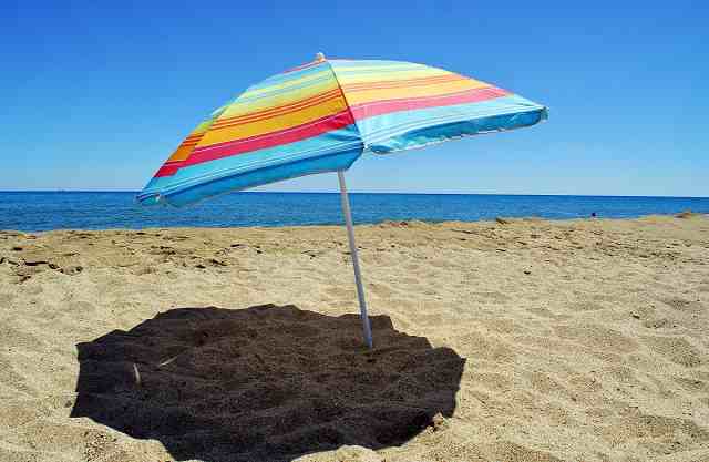 Mondragone: sequestrati ombrelloni e lettini sulla spiaggia libera