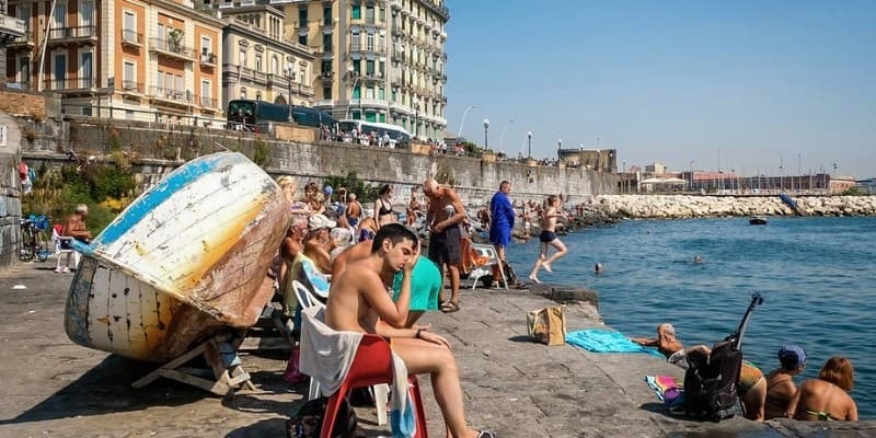 Lido Mappatella, iniziativa di Europa Verde: borracce in regalo